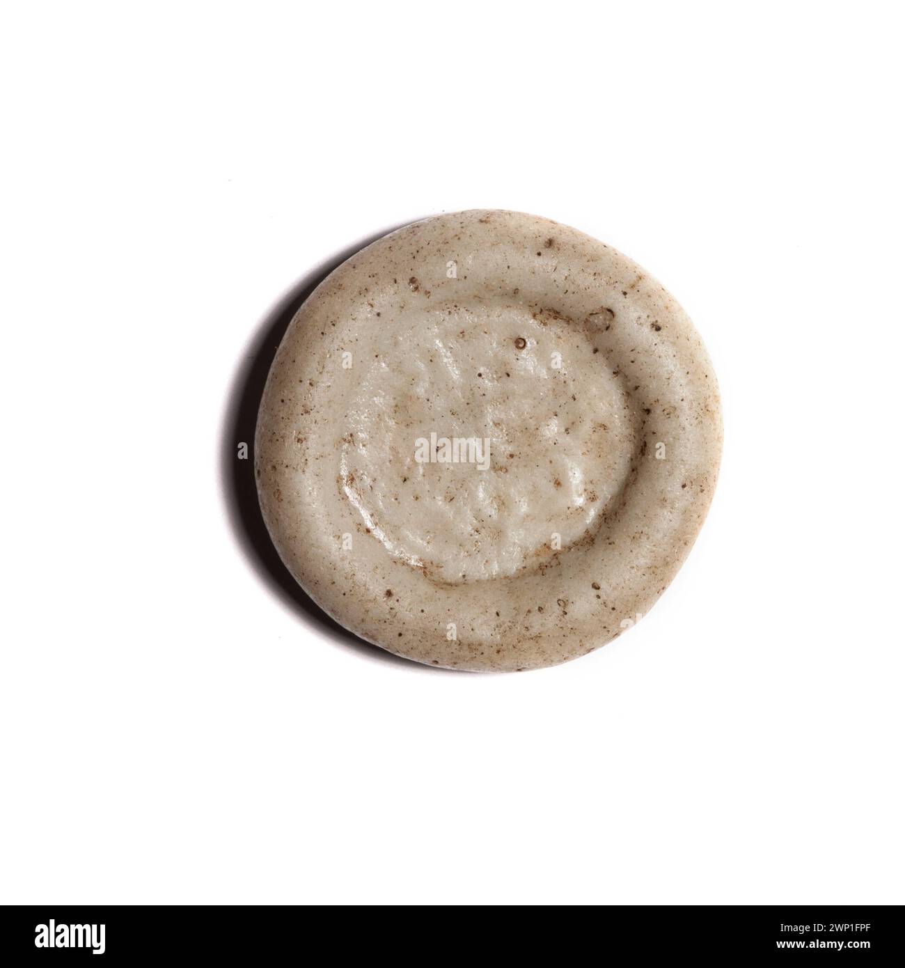 Dieser Eintrag dokumentiert arabische und islamische Kunst aus dem 13. Jahrhundert mit Schwerpunkt auf kulturellen Elementen, Provenienz und Einsatz von Artefakten. Stockfoto