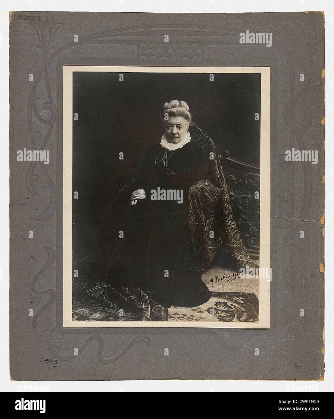 Ein Porträt von Eliza Orzeszkowa, gemalt von Meir Rubinstein um 1900–1910, das ihre Merkmale und Kleidung hervorhebt, Teil von Halina Stulgińska Sammlung. Stockfoto