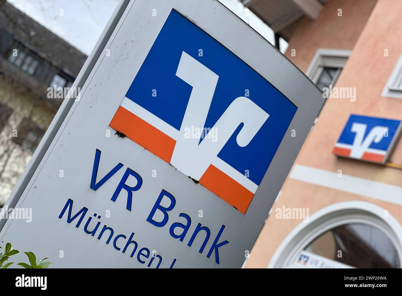Logo eienr VR Bank Filiale, VR Bank München Land in Aschheim bei München , Schriftzug,Logo,Firmenemblem *** Logo einer VR Bank Filiale, VR Bank München Land in Aschheim bei München, Schriftzug, Logo, Firmenemblem Stockfoto