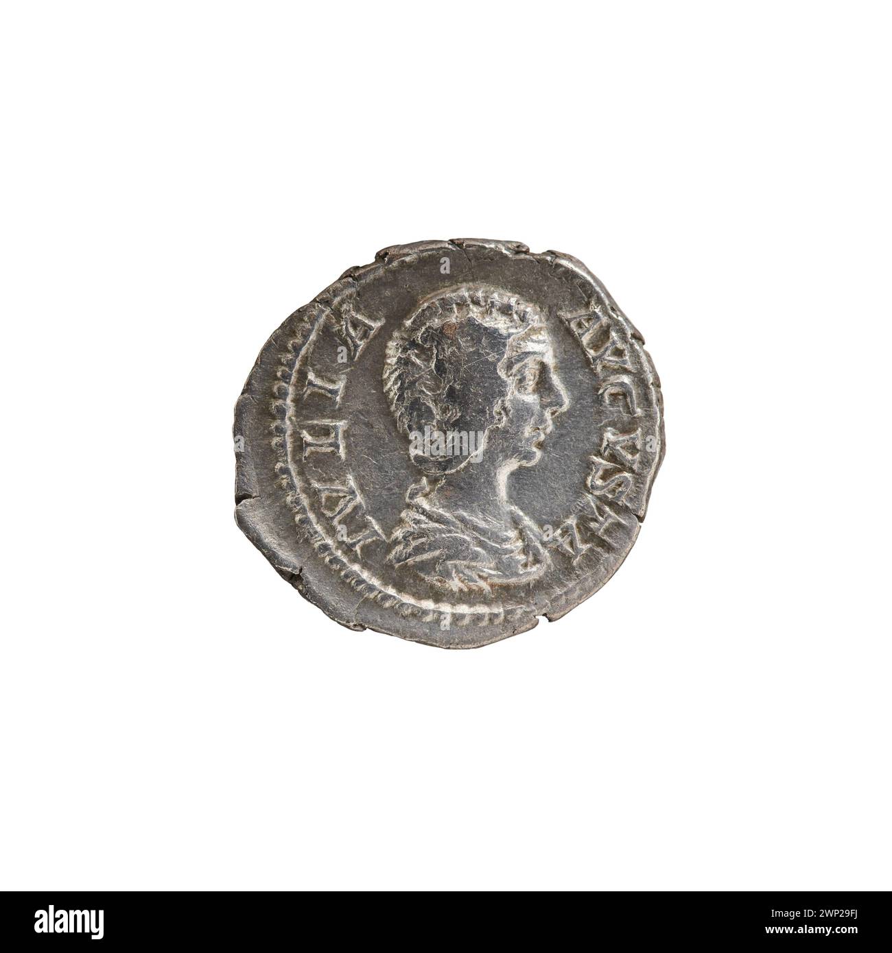 Silberdenar geprägt zwischen 198 und 209 n. Chr. während der Regierungszeit von Kaiserin Julia Domna, Ehefrau von Kaiser Septimius Severus. Auf der Vorderseite ist eine preisige, drapierte Büste von Julia Domna zu sehen, während die Rückseite Pietas links steht und über einem Altar opfert. Wiegt etwa 3,7 Gramm und hat einen Durchmesser von etwa 19 mm. Geprägt in der Münzstätte Rom. Stockfoto