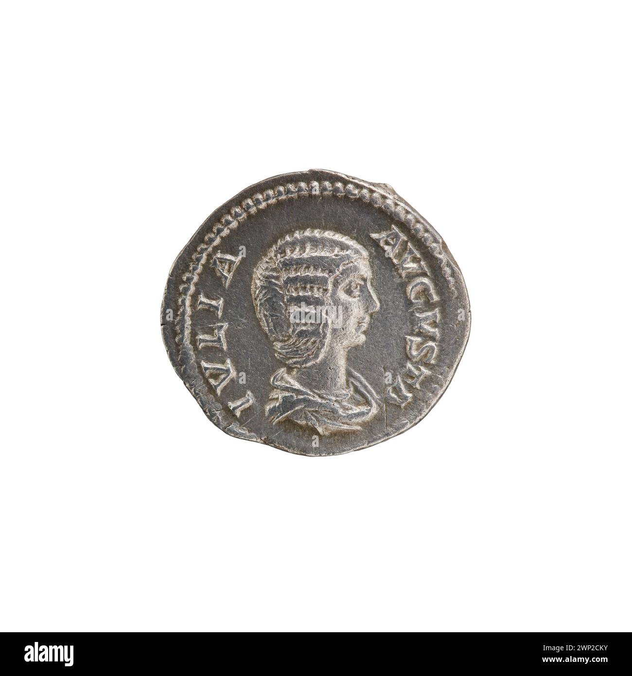 Silberdenar geprägt zwischen 198 und 209 n. Chr. während der Regierungszeit von Kaiserin Julia Domna, Ehefrau von Kaiser Septimius Severus. Auf der Vorderseite ist eine preisige, drapierte Büste von Julia Domna zu sehen, während die Rückseite Pietas links steht und über einem Altar opfert. Wiegt etwa 3,7 Gramm und hat einen Durchmesser von etwa 19 mm. Geprägt in der Münzstätte Rom. Stockfoto