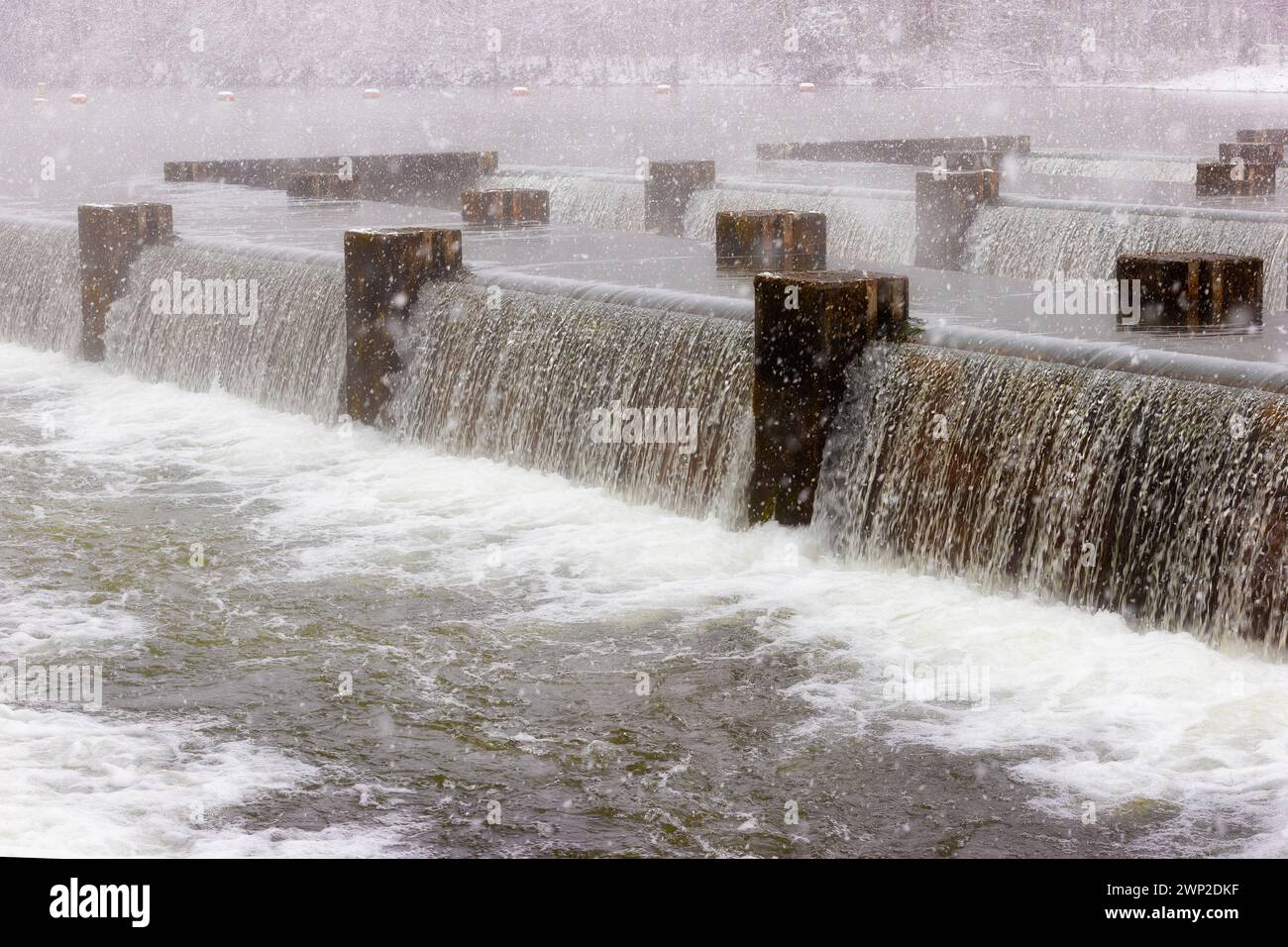 Der South Holston River und Osceola Island während eines Schneereignisses in Bristol, Tennessee. Stockfoto