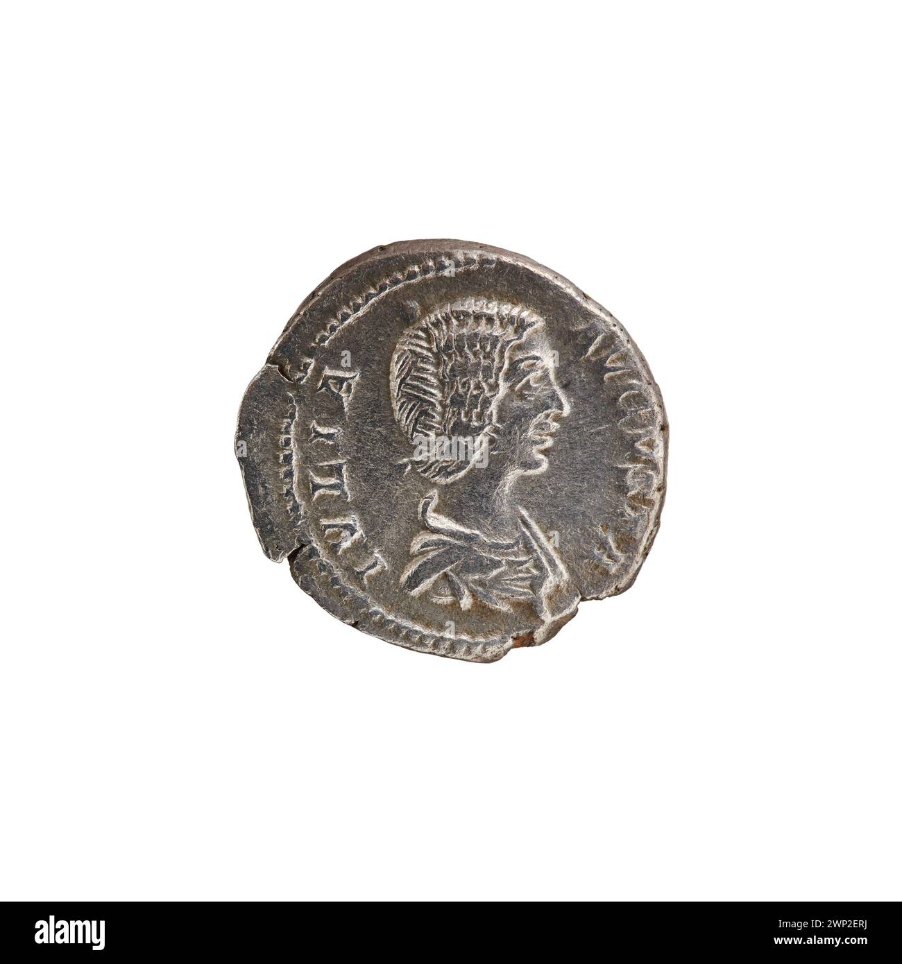 Silberdenar geprägt zwischen 198 und 209 n. Chr. während der Regierungszeit von Kaiserin Julia Domna, Ehefrau von Kaiser Septimius Severus. Auf der Vorderseite ist eine preisige, drapierte Büste von Julia Domna zu sehen, während die Rückseite Pietas links steht und über einem Altar opfert. Wiegt etwa 3,7 Gramm und hat einen Durchmesser von etwa 19 mm. Geprägt in der Münzstätte Rom. Stockfoto