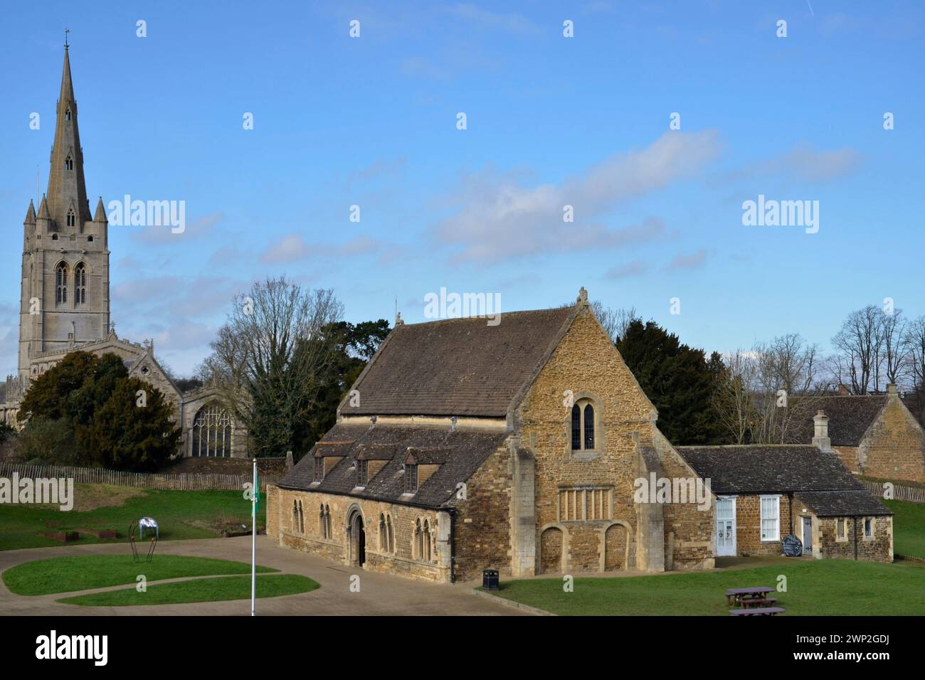 Das Schloss in Oakham in Rutland. Es beherbergt eine Sammlung von Hufeisen, die in den letzten Jahrhunderten von Adligen gespendet wurden. Stockfoto