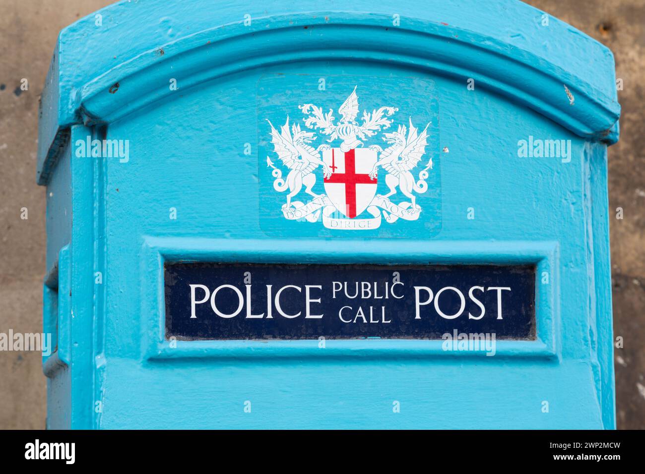 Großbritannien, London, traditionelle öffentliche Polizei Call Box oder Post. Stockfoto