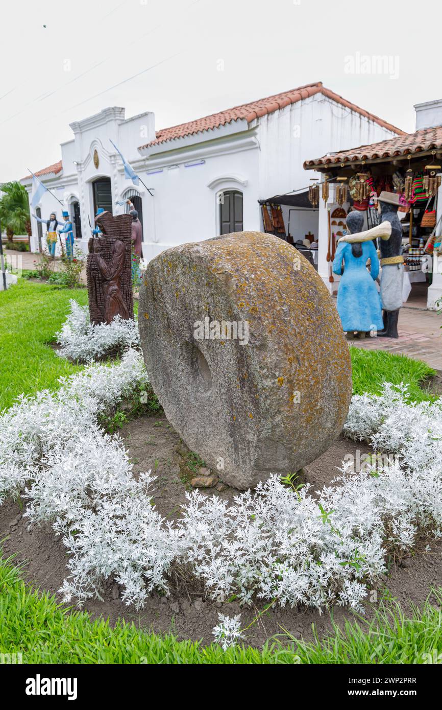 San Miguel de Tucuman, Argentinien - 18. Januar 2024: Mühlenrad auf dem Unabhängigkeitsweg in Famailla Tucuman Argentinien. Stockfoto