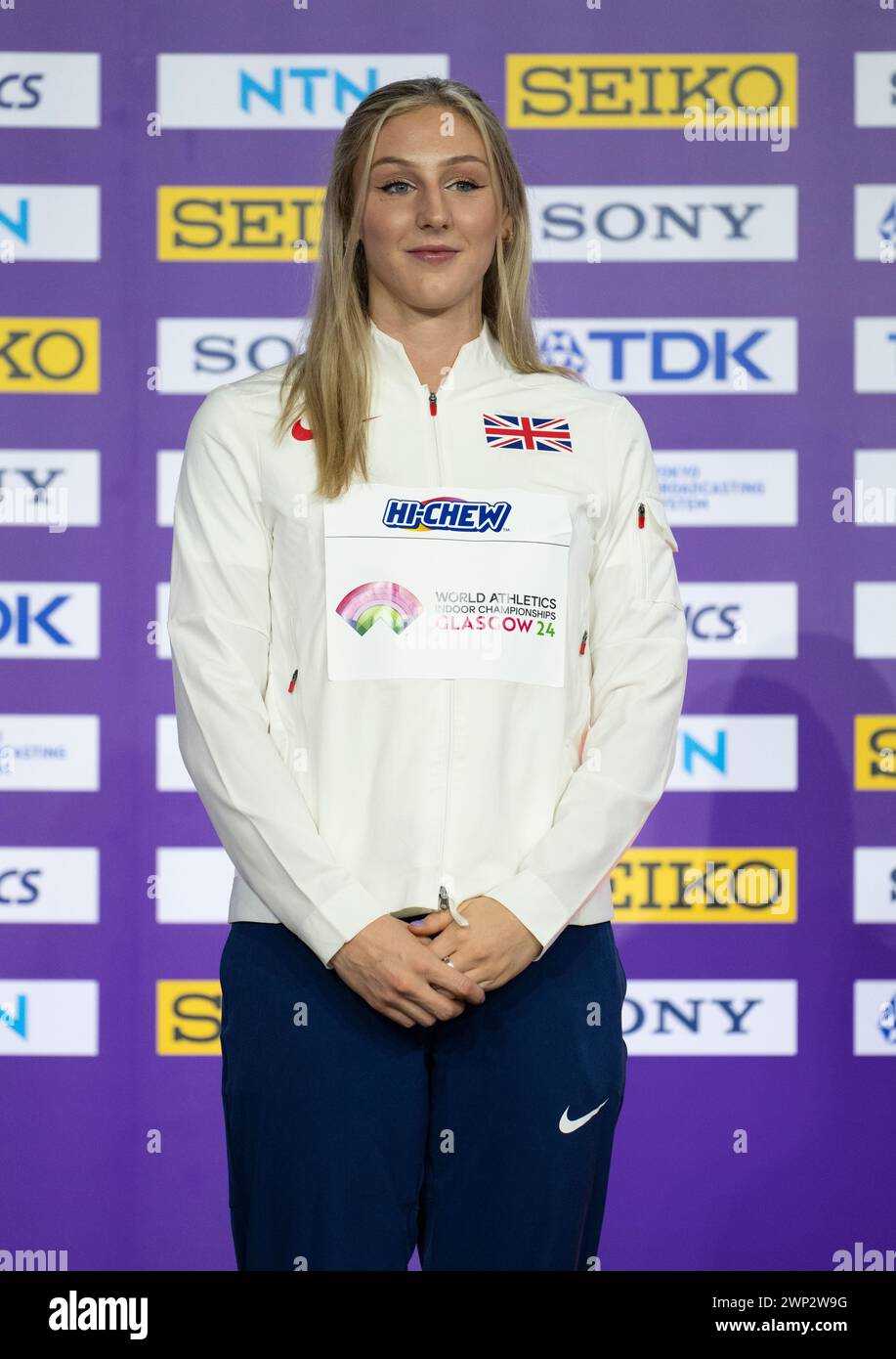 Molly Caudery of Great Britain Goldmedaillenzeremonie im Pole Vault Finale bei den Leichtathletik-Hallenweltmeisterschaften in der Emirates Arena, Glasgow, Scotl Stockfoto