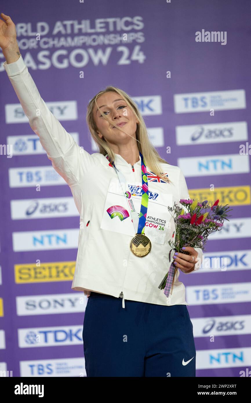 Molly Caudery of Great Britain Goldmedaillenzeremonie im Pole Vault Finale bei den Leichtathletik-Hallenweltmeisterschaften in der Emirates Arena, Glasgow, Scotl Stockfoto