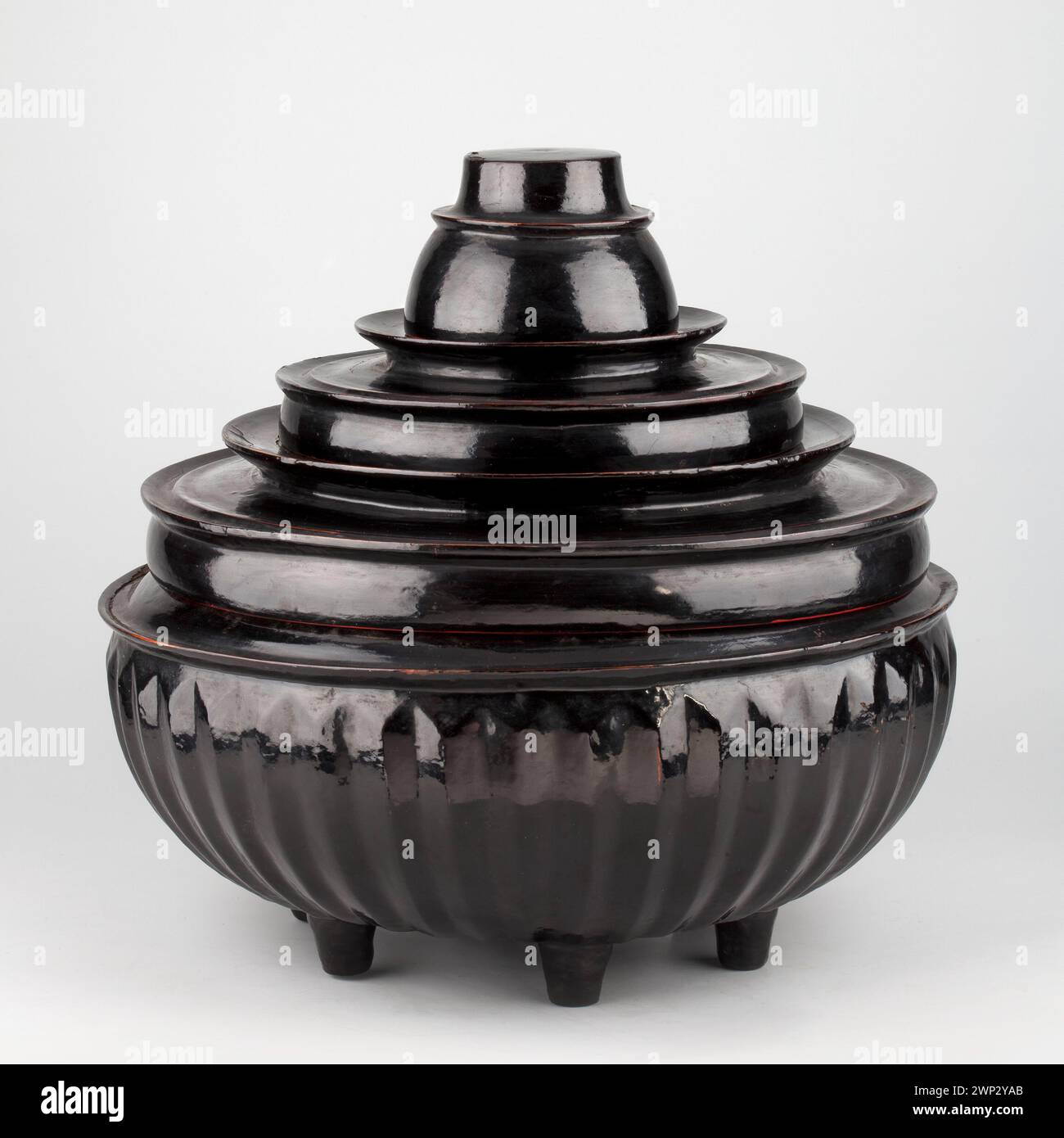 HSUN GWET Opferschiff aus der Wende vom 19. Zum 20. Jahrhundert, burmesische Kunst, gesammelt von Jadwiga Toeplitz-Mrozowska. Herkunft des Geschenks notiert. Stockfoto