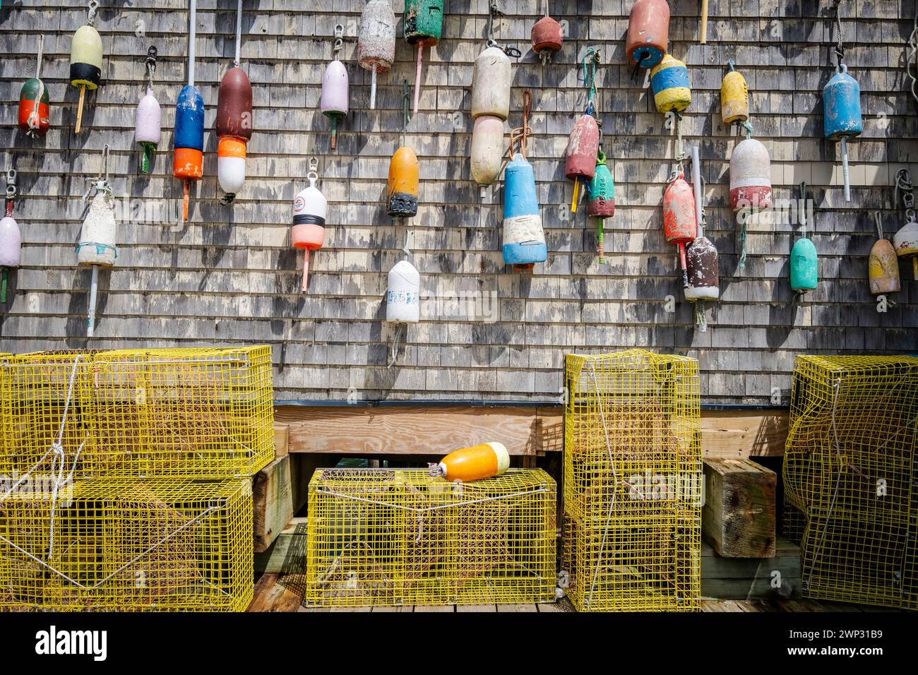 Blick auf das Restaurant Luke’s Lobster Shack im alten Hafen von Portland, Maine, USA. Stockfoto