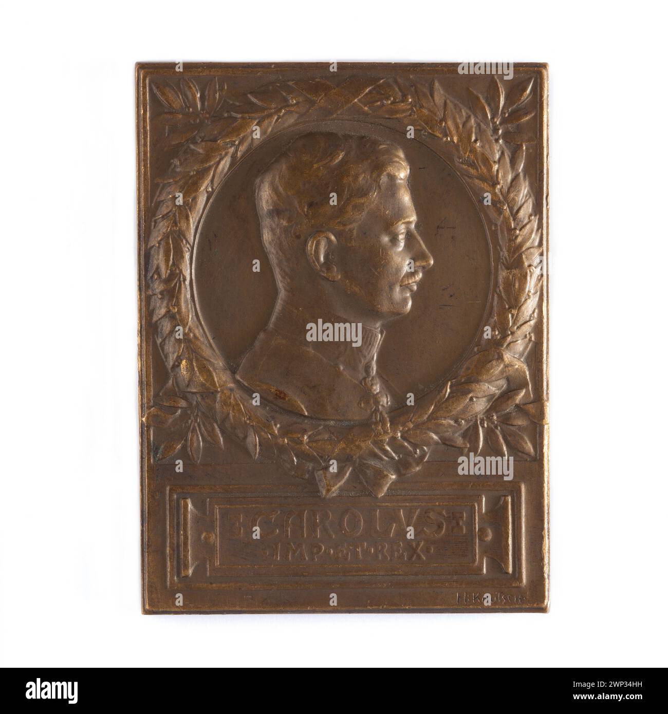 Eine Gedenktafel aus dem späten 19./frühen 20. Jahrhundert von Heinrich Kautsch, die Kaiser Karl I. von Österreich in einer männlichen Büste darstellt, die im Stil der Secession ausgeführt wurde. Stockfoto