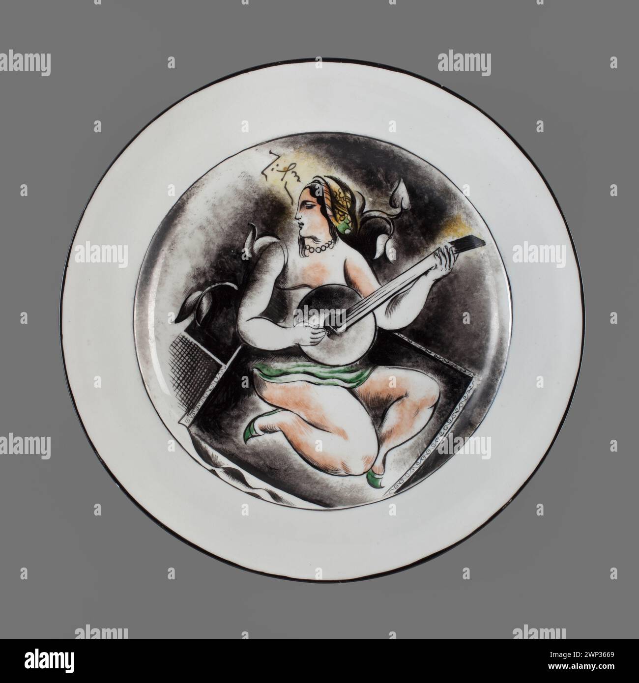Die Keramikplatte von Wacław Sowicz aus dem Jahr 1925 zeigt Türken, die das Banjo auf schwarzem Hintergrund spielen. In Verbindung mit dem Art déco-Stil, der Rytm Artists Association und der Bronisław Krystall Collection umfasst es Tischaccessoires, Musik, Genre-Szenen und Farbdekorationen. Stockfoto