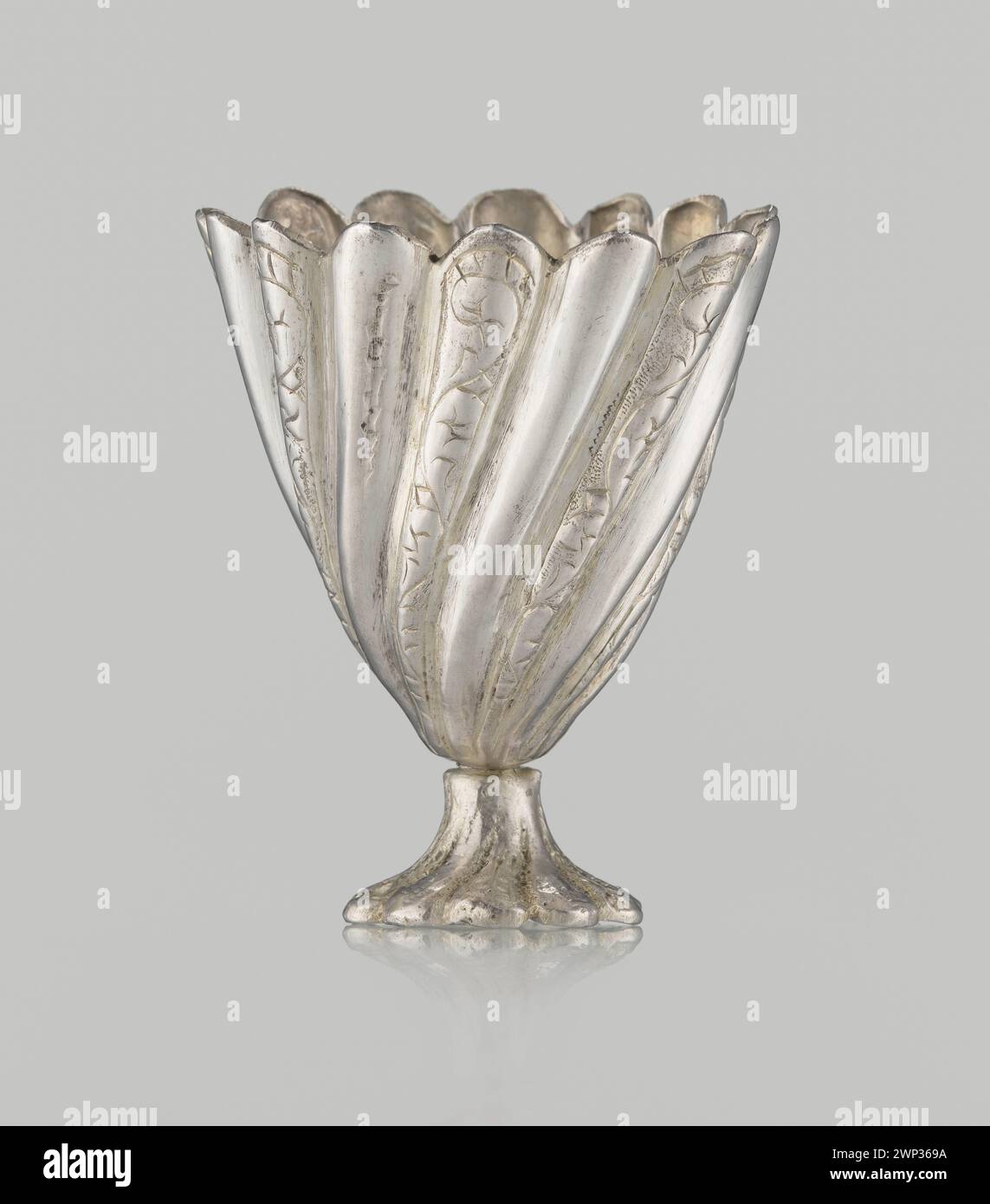 Ein Becher vom Ende des 19. Jahrhunderts, datiert zwischen 1895 und 1900. Stockfoto