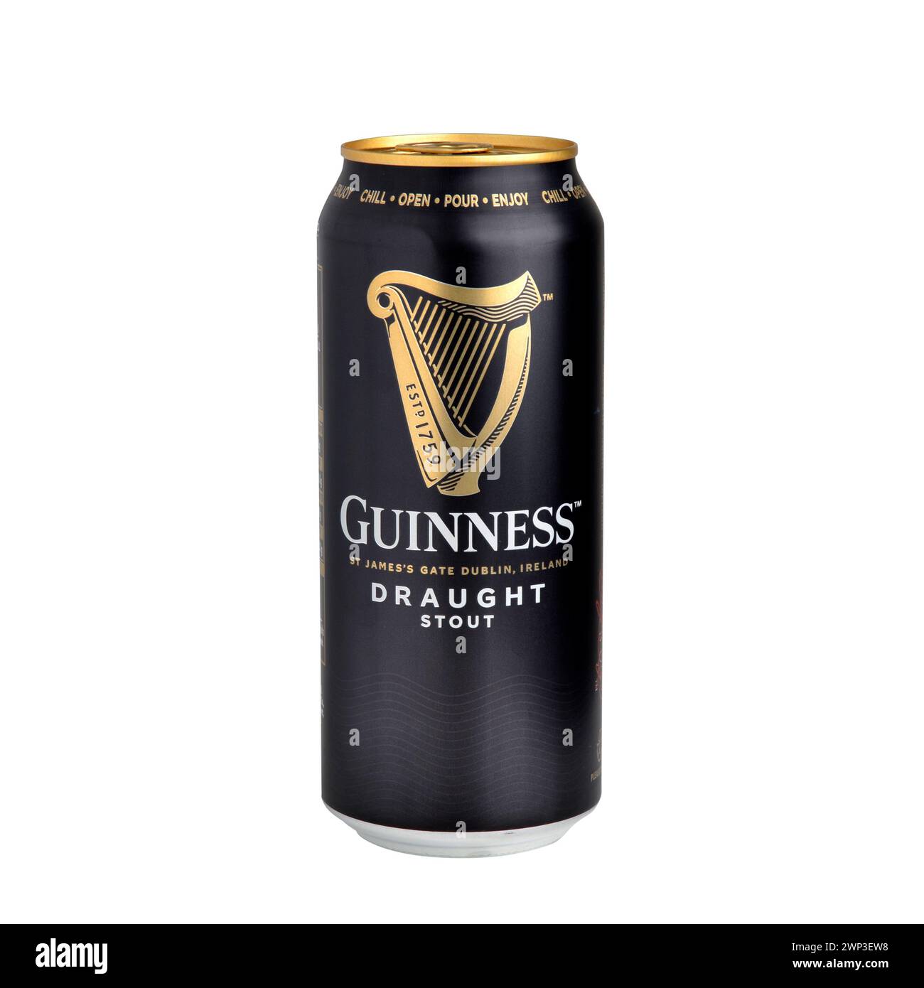 Eine Dose Guinness Stout Bier isoliert auf weißem Hintergrund Stockfoto