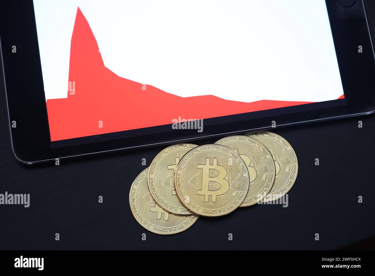Symbolbild: Bitcoin Crash, der Kurs ist gefallen, Credit: HMP/Alamy Stockfoto