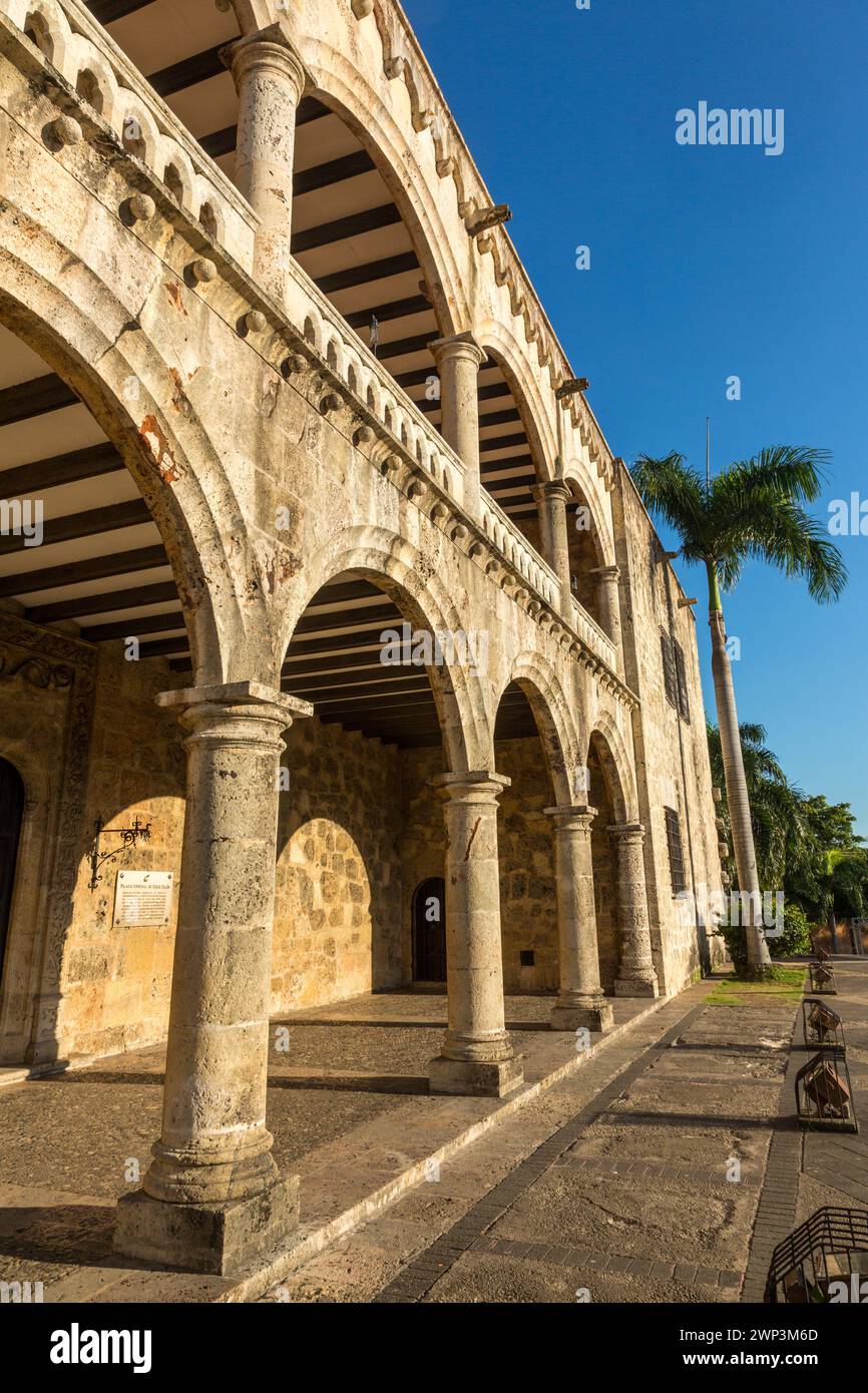 Alcazar de Colon oder Columbus Palace auf dem spanischen Platz, Kolonialstadt Santo Domingo, Dominikanische Republik. Gebaut von Gouverneur Diego Columbus zwischen Stockfoto