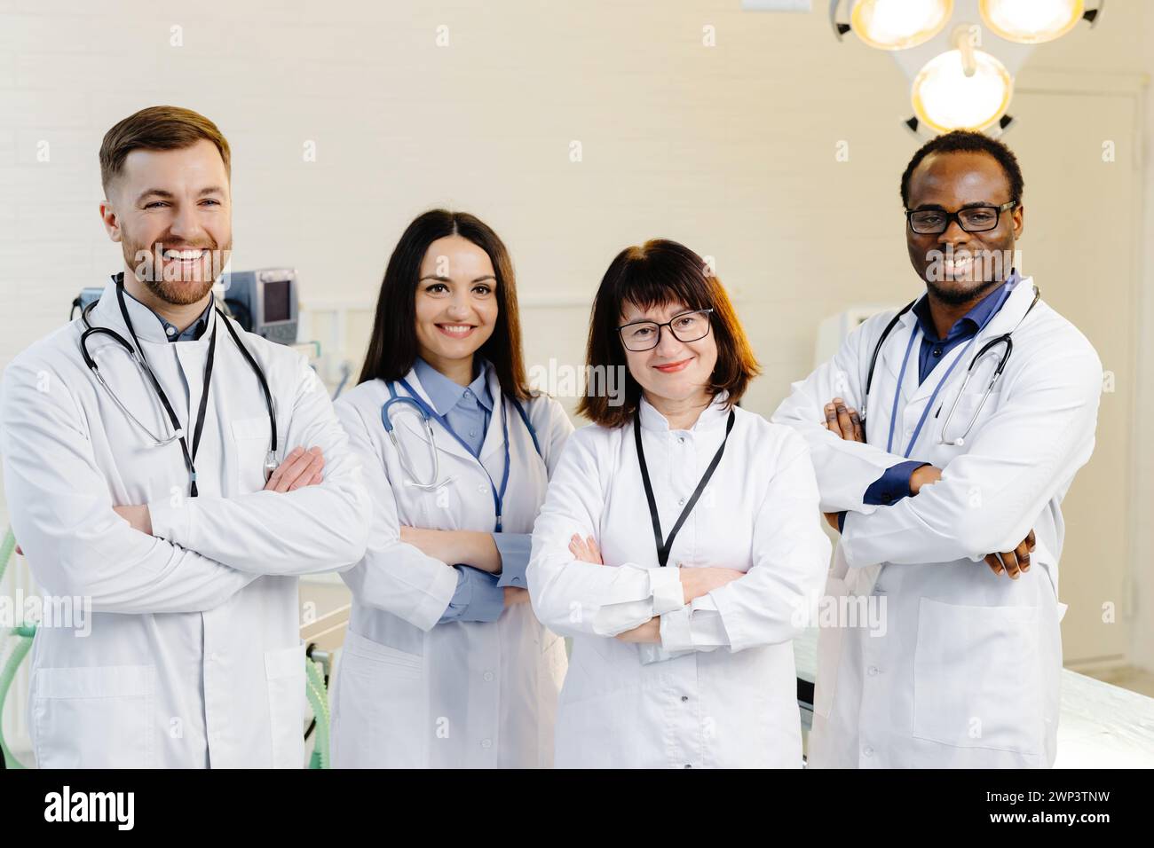 Gruppe von Ärzten, die zusammen stehen. Stockfoto