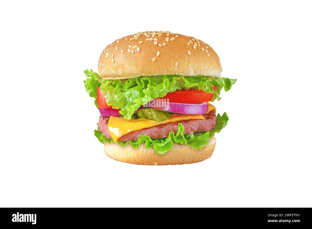 Burger oder Hamburger mit Hackfleisch, Käse, Salat, Tomaten, Zwiebeln, Gurken und Brötchen mit Sesamsamen. Leckeres buntes Sandwich-Isolat Stockfoto