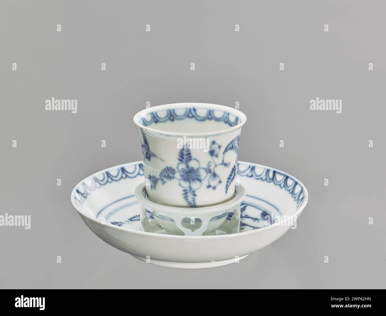 Trembeusse Untertasse namens Czarek, hergestellt von der Kaiserlichen Porzellanmanufaktur in Wien, 1744–1864. Stockfoto