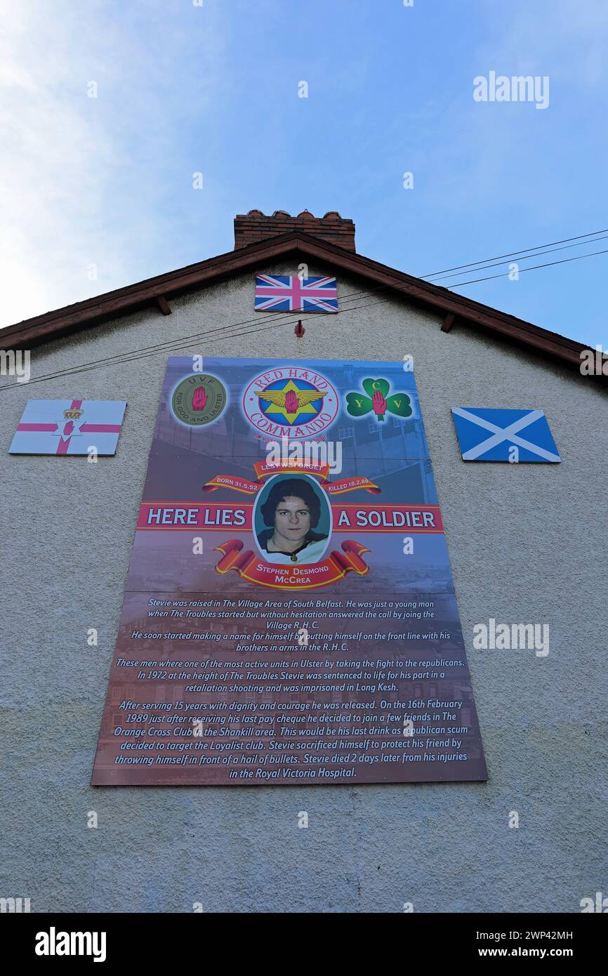 Stevie McCrea Gedenkstätte in der Kilburn Street in Belfast Stockfoto