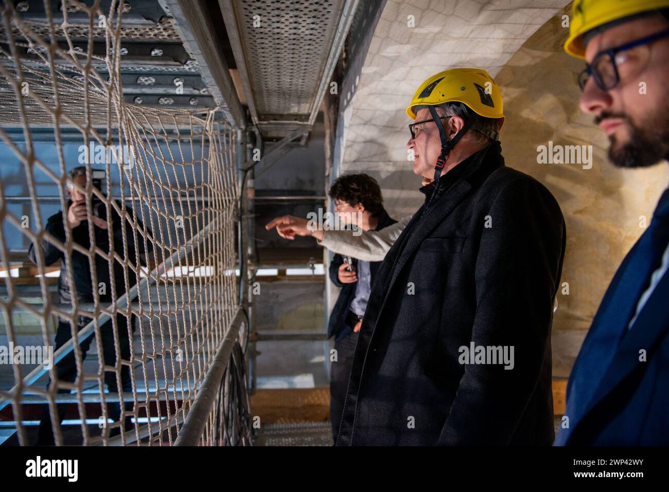 Roma, Italien. März 2024. Foto Valentina Stefanelli/LaPresse 05/03/2024 - Roma, Italia - Cronaca - Sopralluogo del Sindaco Roberto Gualtieri a Villa Ada. Nella foto il Sindaco Roberto Gualtieri durante il sopralluogo nella chiesa im Restaurant A Villa Ada Credit: LaPresse/Alamy Live News Stockfoto