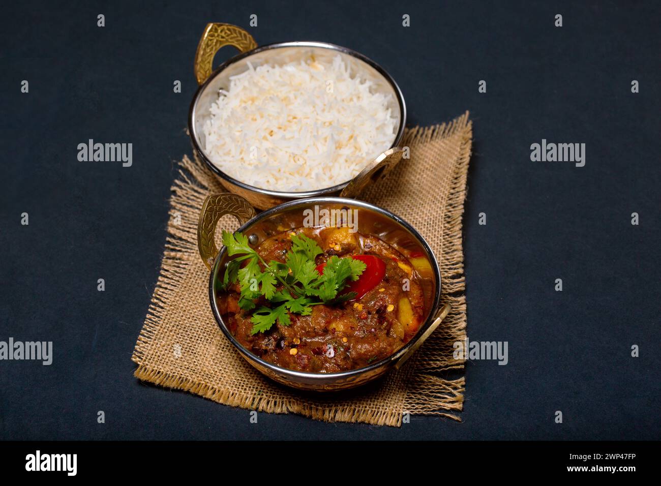 Hühnchen-kadai oder kadai-Hühnercurry mit weißem Reis Stockfoto