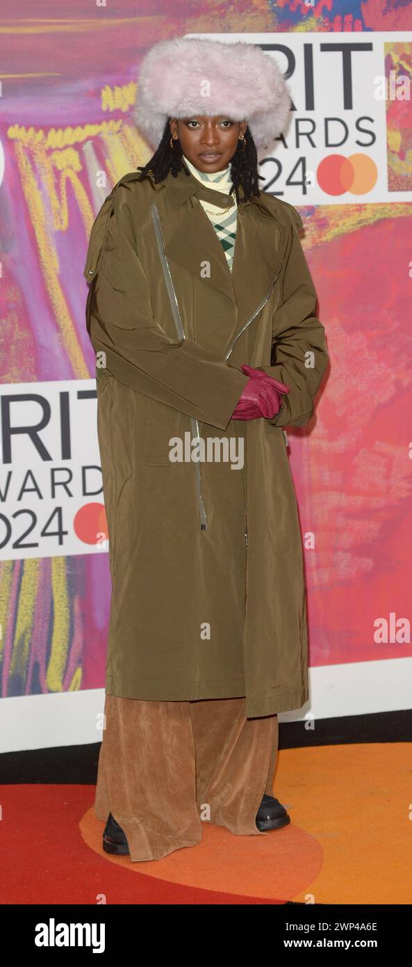 Das Foto muss mit dem Namen ©Alpha Press 078237 02/03/2024 Little Simz bei den BRIT Awards 2024 in London ausgezeichnet werden Stockfoto