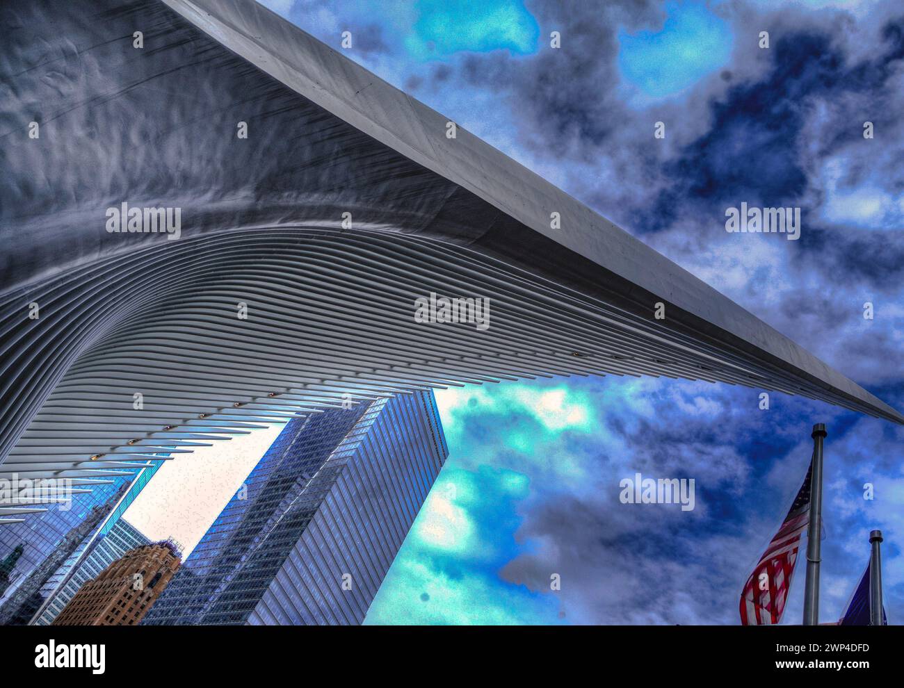 Geschwungene Architektur rund um das World Trade Center in New York Stockfoto