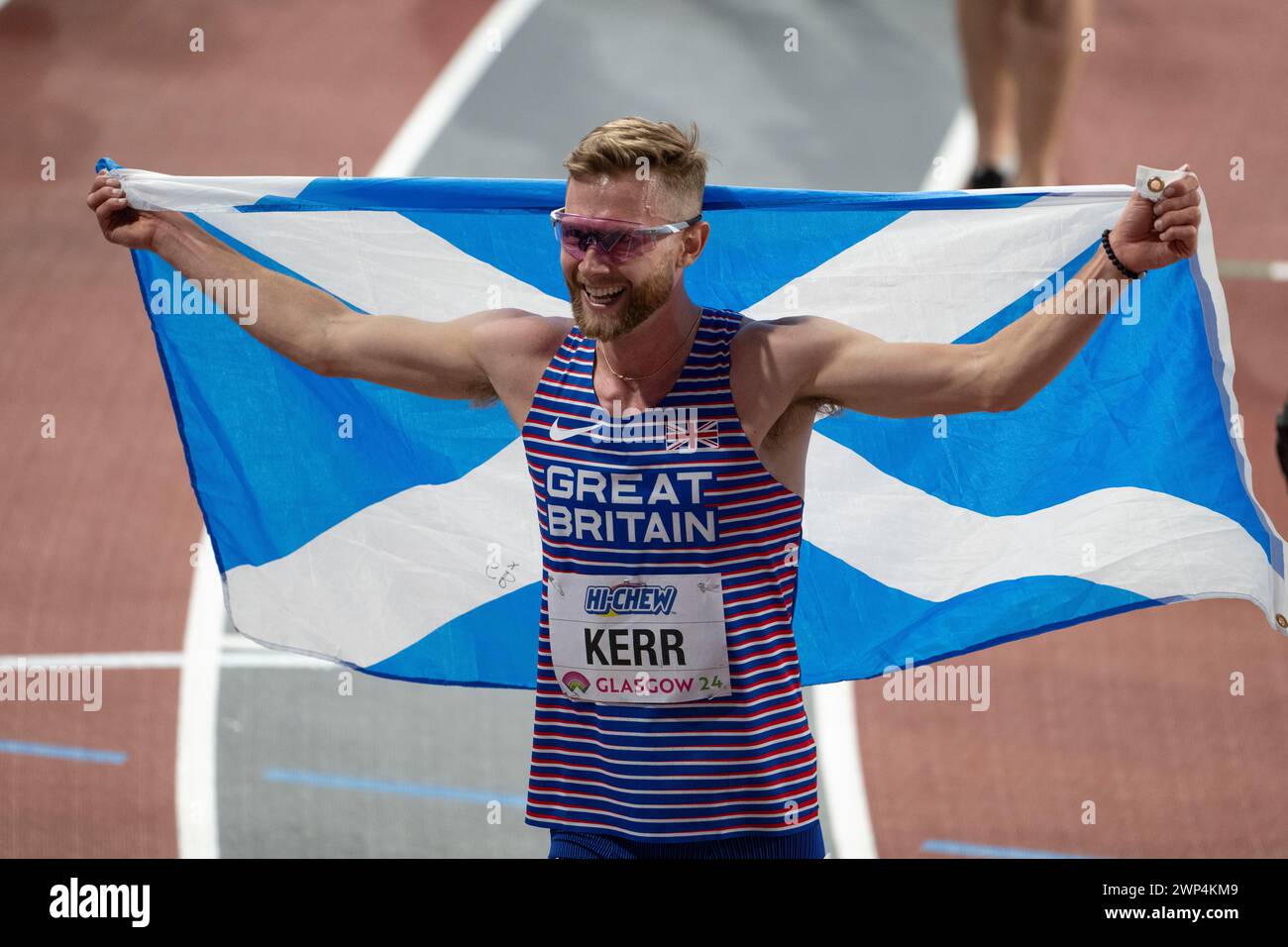 Josh Kerr Celebare gewann das 3000 m lange Herrenfinale bei den Leichtathletik-Hallenweltmeisterschaften in der Emirates Arena, Glasgow, Schottland, Großbritannien. 1./3. M Stockfoto