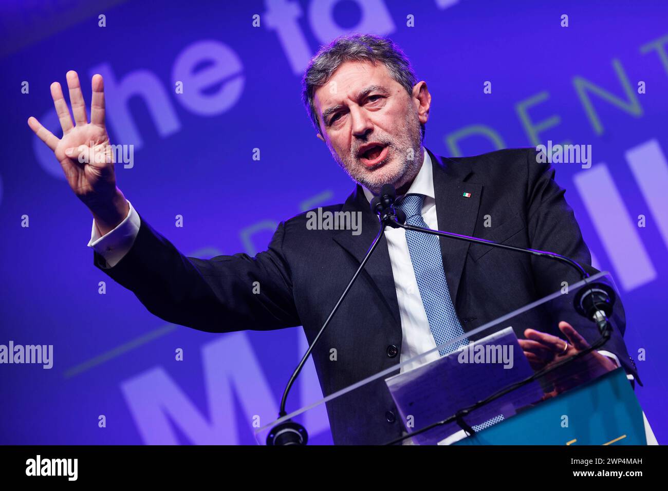 Pescara, Italien. März 2024. IL candidato alla Presidenza della Regione Abruzzo Marco Marsilio durante il comizio per elezioni regionali a Pescara, Marted&#xec;, 5 marzo 2024 (Foto Roberto Monaldo/LaPresse) Kandidat für die Präsidentschaft der Region Abruzzen Marco Marsilio während der Kundgebung für die Regionalwahlen in Pescara, Dienstag, 5. März 2024 (Foto: Roberto Monaldo/LaPresse) Credit: LaPresse/Alamy Live News Stockfoto