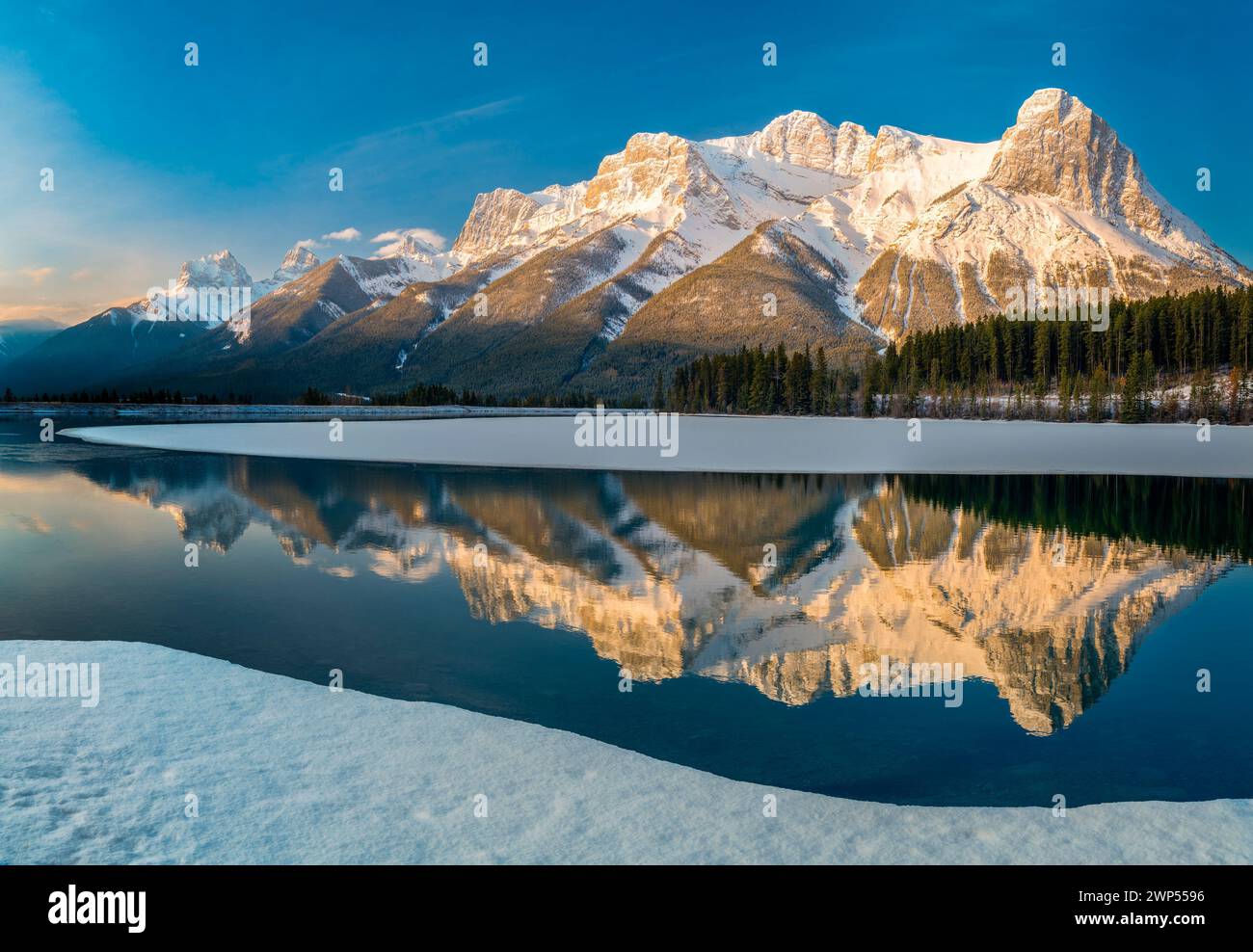 Drei Schwestern Berge, Canmore, Alberta, Kanada Stockfoto