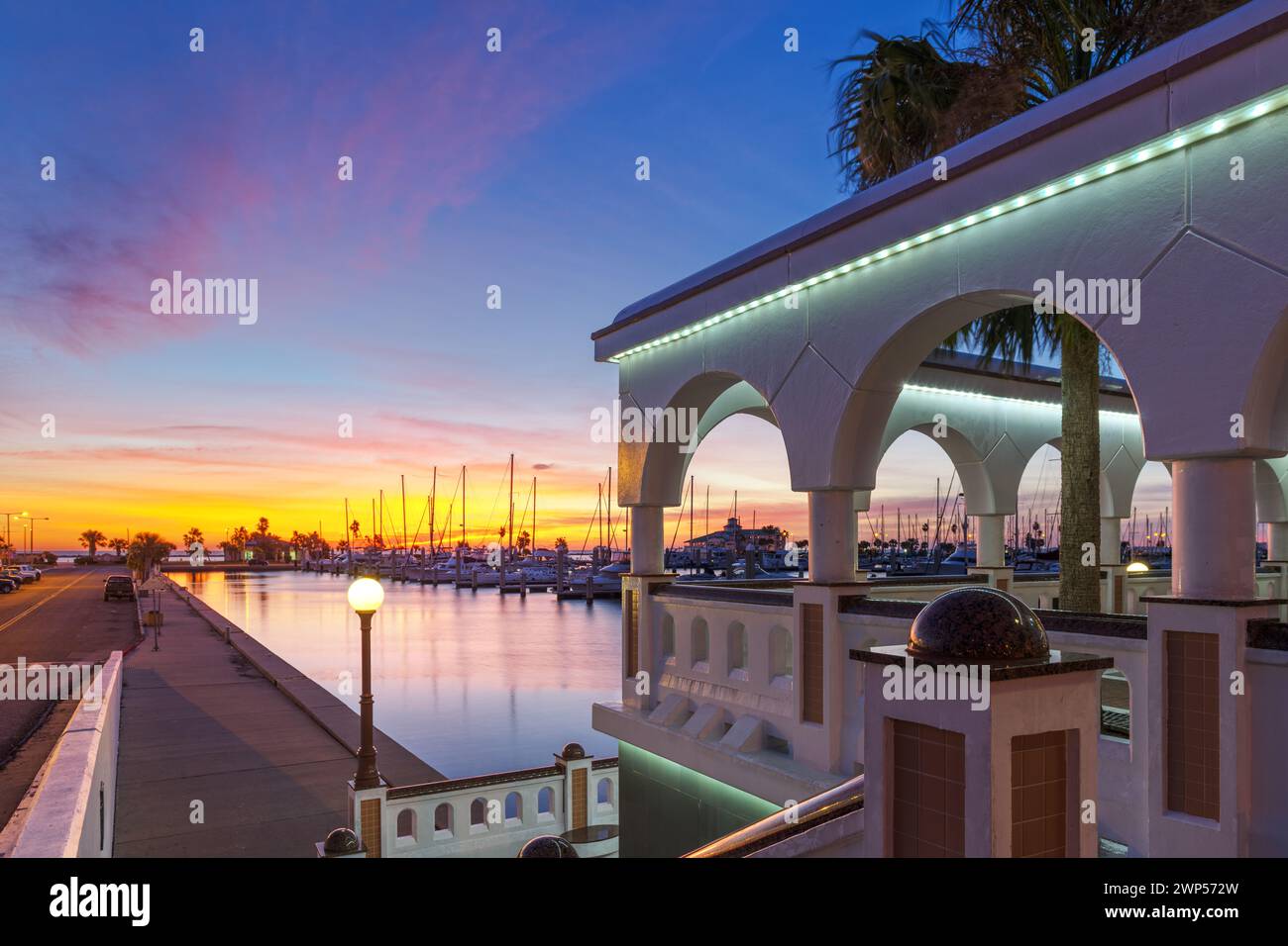 Corpus Christi, Texas, USA am Uferdamm in der Morgendämmerung. Stockfoto