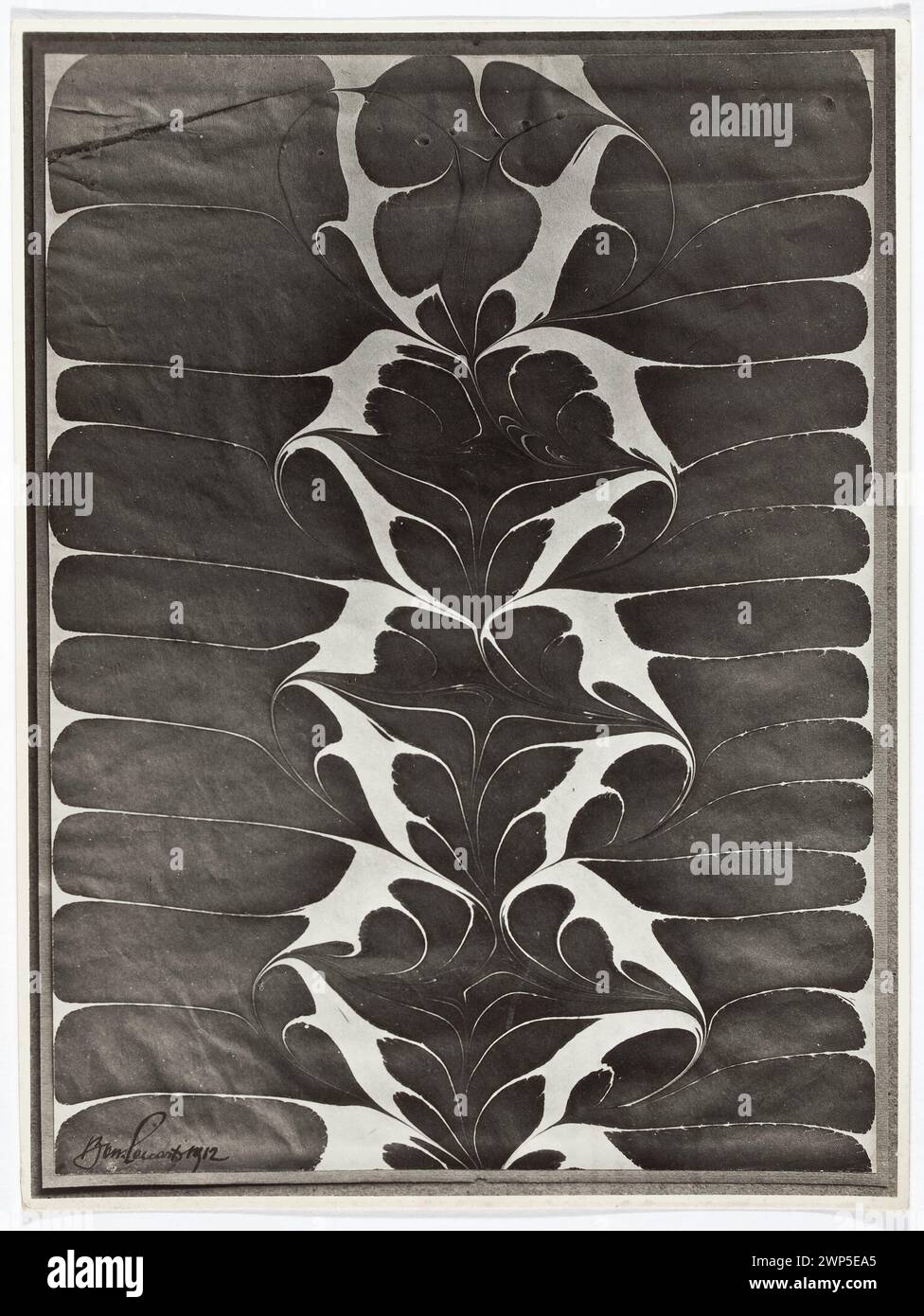 Ein Designpapier von Lenart Bonawentura aus dem Jahr 1912 wurde 1925 in der polnischen Sektion der Internationalen Ausstellung für dekorative Kunst und moderne Industrie in Paris ausgestellt. Es zeigt polnisches dekoratives Design, Grafik und kreative Papierarbeiten. Stockfoto