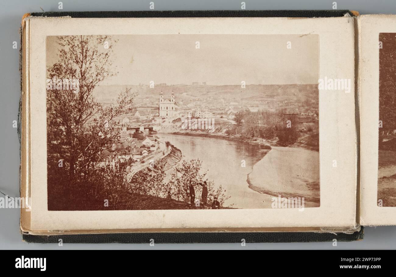 Panoramablick von der Spitze der Burg Vilnius in Richtung NIPISZEK, fotografiert von Józef Czechowicz (1818-1888) in den 1870er Jahren Umfasst den Fluss Vilnia und die Kirche St. Rafał, die Stadtlandschaft und Architektur dokumentiert. Stockfoto