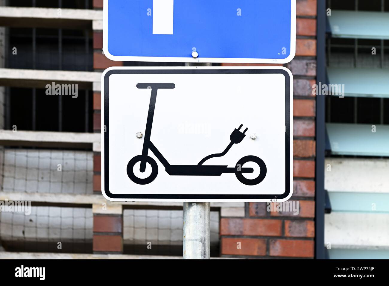 Parkplatz für E-Roller in Bergedorf, Hamburg, Deutschland Stockfoto