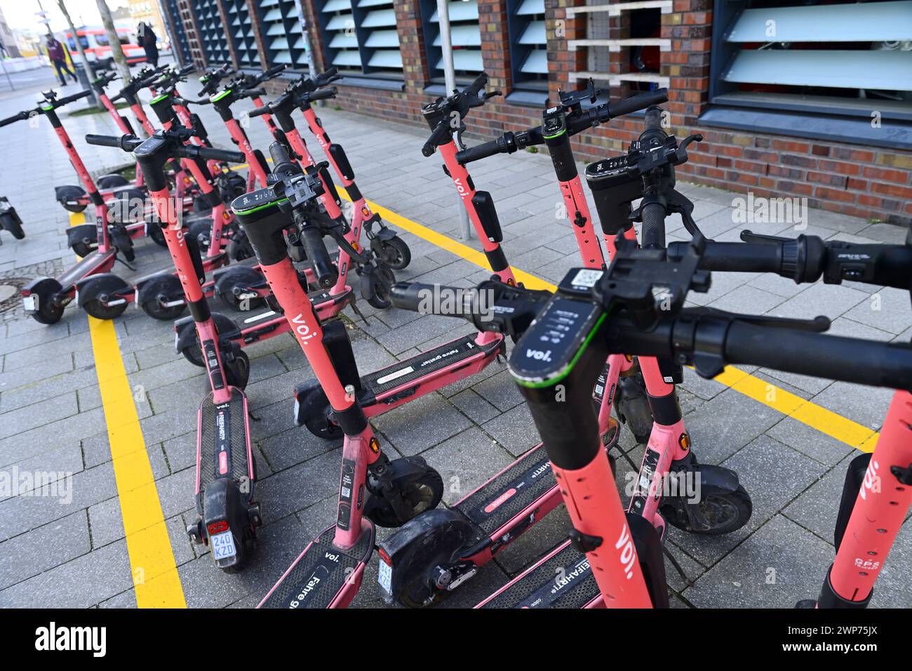 Parkplatz für E-Roller in Bergedorf, Hamburg, Deutschland Stockfoto