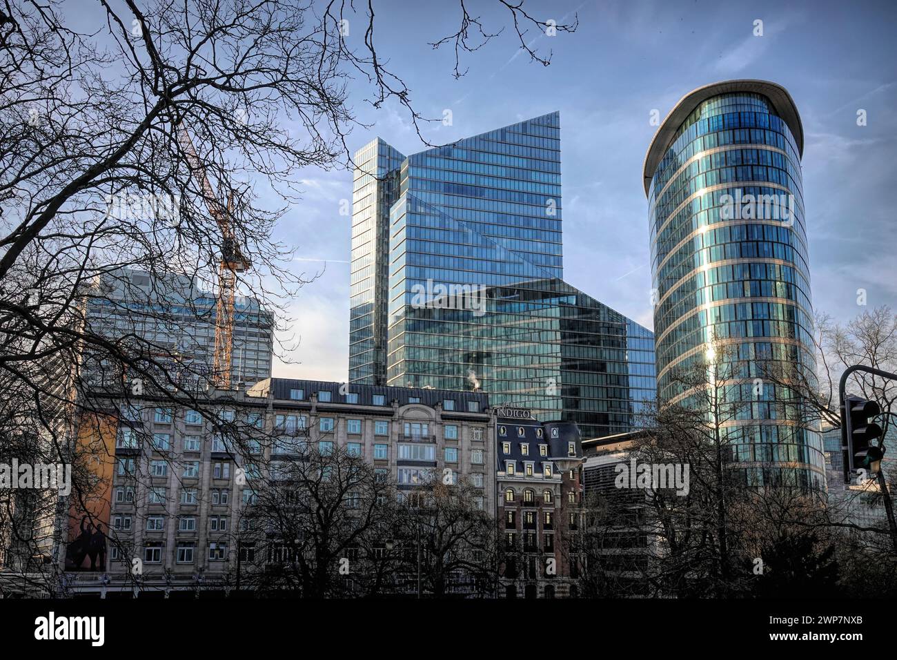 Das moderne Stadtbild mit Wolkenkratzern im Business Center Brussels Nord, vom botanischen Garten aus gesehen Stockfoto