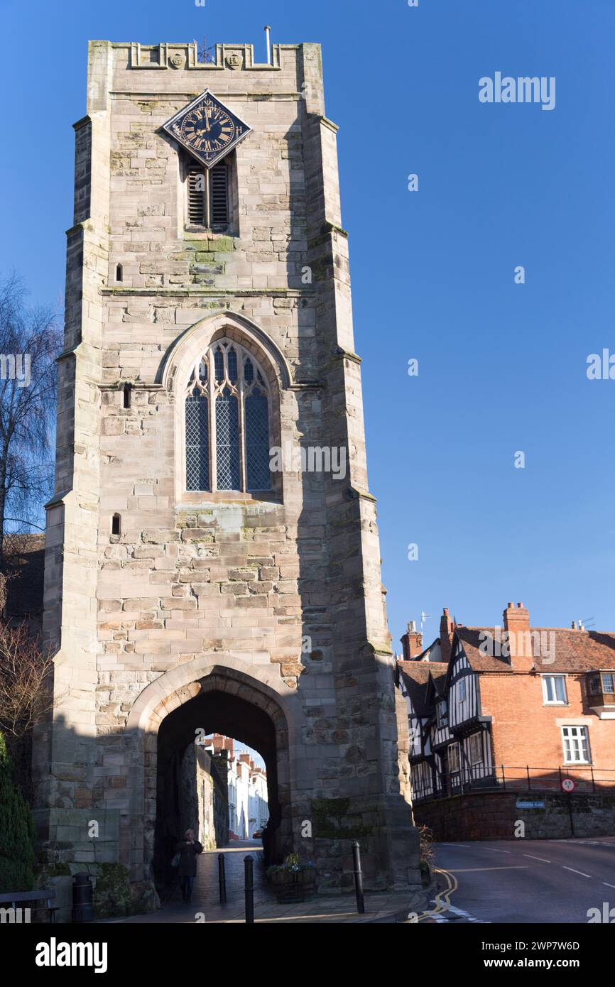 Großbritannien, Warwickshire, Warwick, Westgate und St. James Chapel. Stockfoto