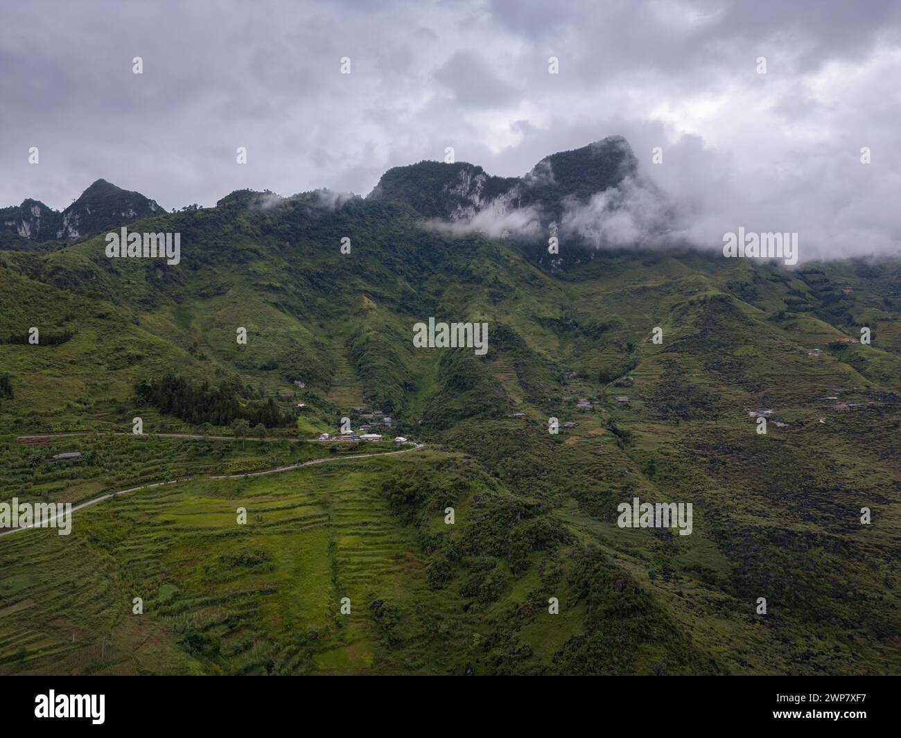 Eine Luftaufnahme der Ha Giang Motorradschleife in Nordvietnam. Stockfoto