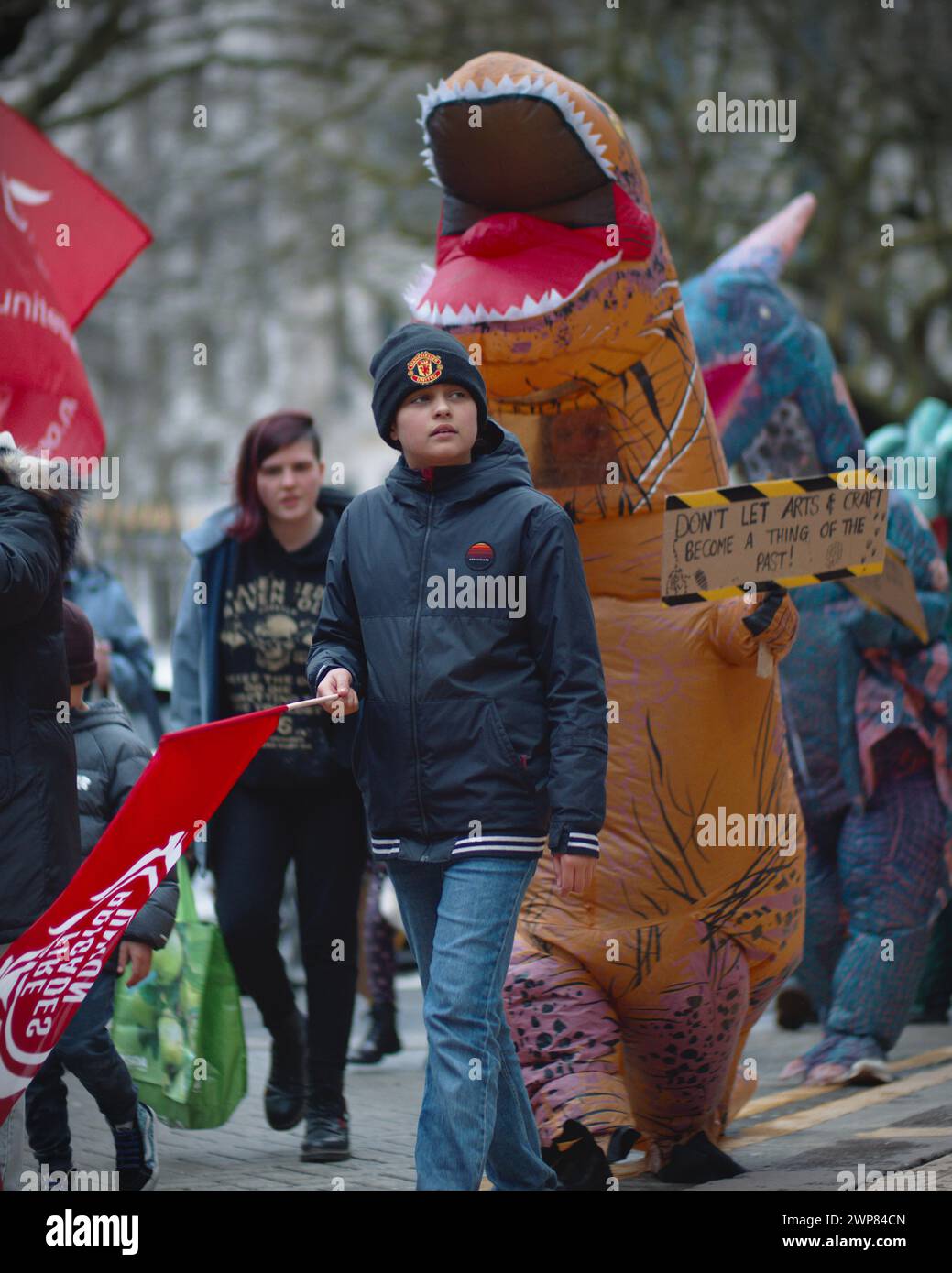 Birmingham, Großbritannien. März 2024. Der Bürgerrat von Birmingham protestierte gegen die Finanzkrise, Hunderte von Demonstranten versammelten sich am Victoria Square. Stockfoto