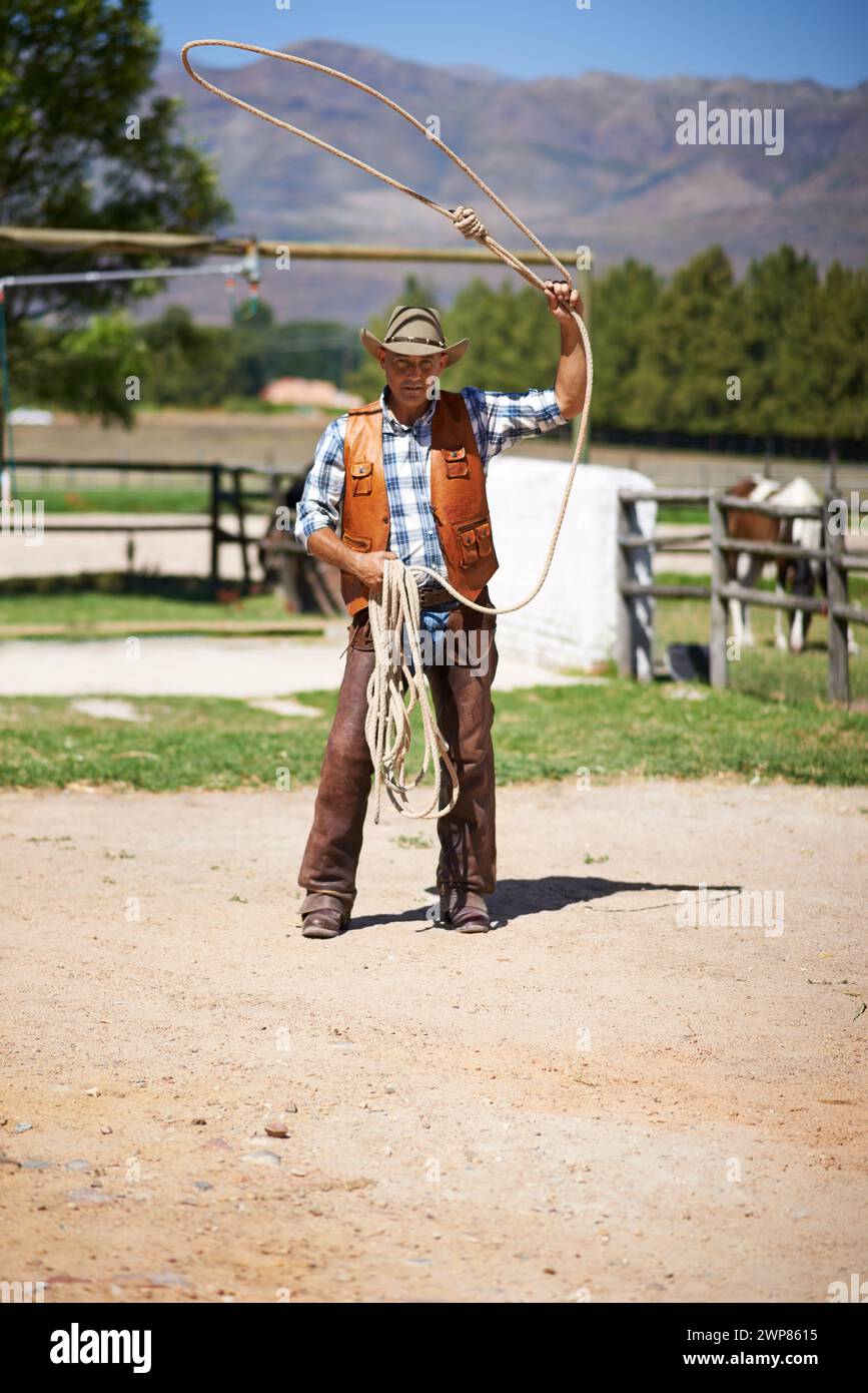 Cowboy, Ranch und Lasso in Stiefeln, Sonne und Gurten für Wrangler und ...