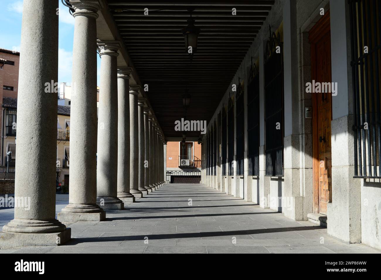 Arkaden und Säulen an der Plaza de Zocodover, Toledo, Spanien Stockfoto