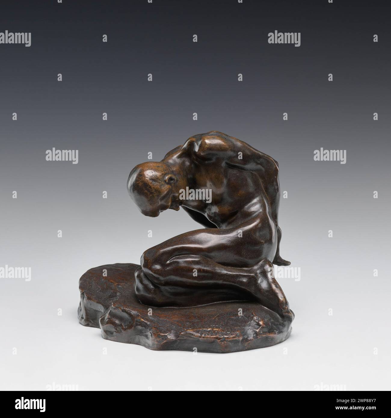 Skulptur „Nostalgie“ von Edward Wittig, um 1903 geschaffen, die emotionalen Ausdruck und menschliche Form in der Kunst des frühen 20. Jahrhunderts repräsentiert. Stockfoto