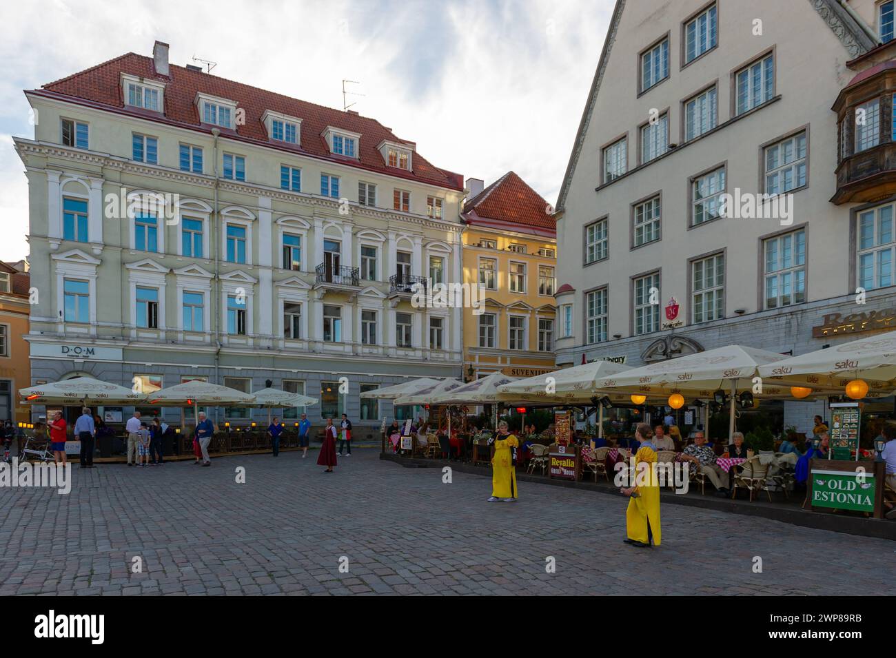 Tallinn Rathausplatz an einem sonnigen Tag, Tallinn, Estland Stockfoto