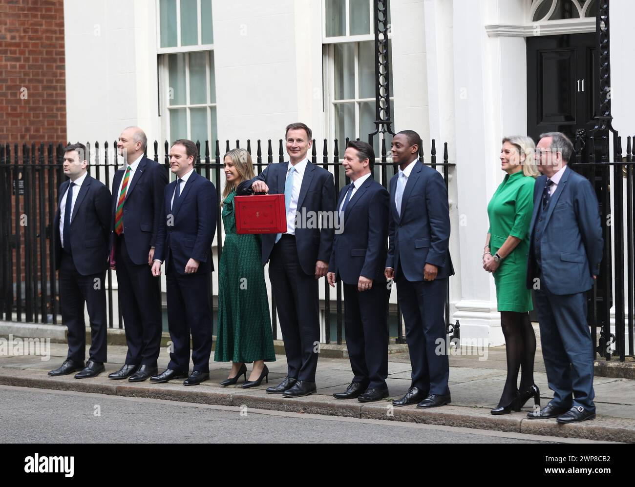 London, Großbritannien. März 2024. Der britische Finanzminister Jeremy Hunt verlässt die Downing Street 11, um dem Parlament seinen Haushalt vorzulegen. Quelle: Uwe Deffner/Alamy Live News Stockfoto