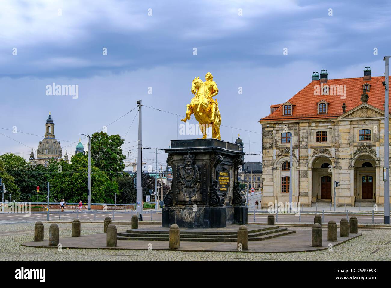 Goldener Reiter, Reiterstatue des sächsischen Kurfürsten und Königs von Polen, Augustus der Starke vor dem Blockhaus in Dresden. Stockfoto