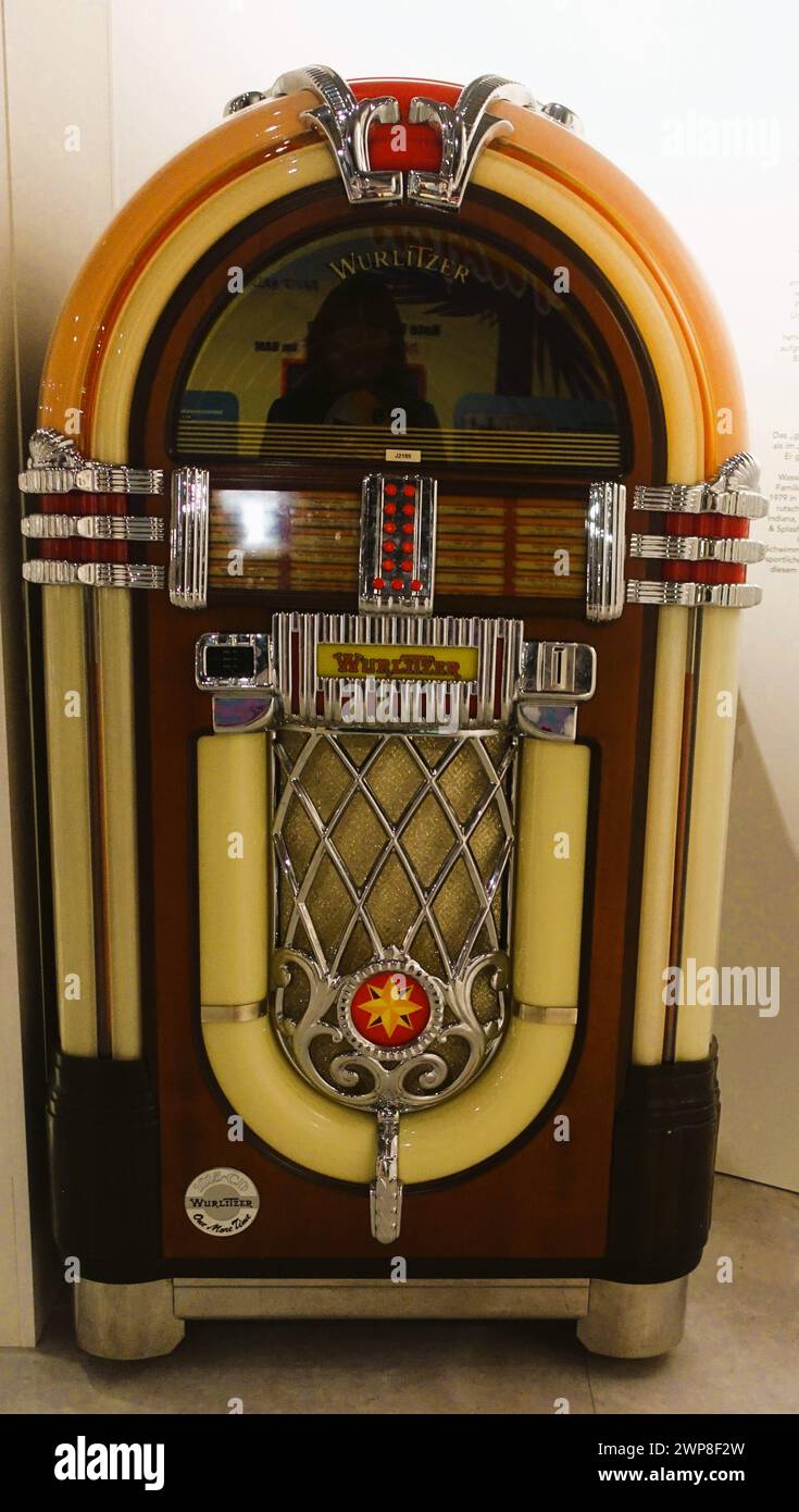 Eine Vintage-Jukebox im BikiniARTmuseum in Bad Rappenau Stockfoto
