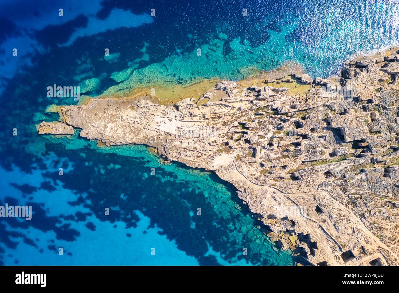 Blick auf Cala Rossa auf der Insel Favignana, Ägadische Inseln, Bezirk Trapani, Sizilien, Italien. Stockfoto