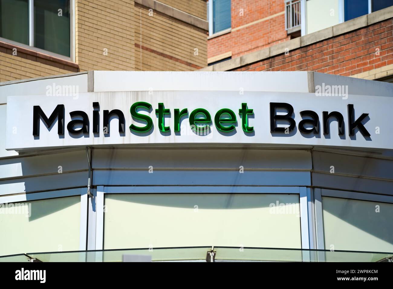 Arlington, VA - 2. April 2023: Hauptniederlassung der Mainstreet Bank in Washington DC Metro Area. Stockfoto