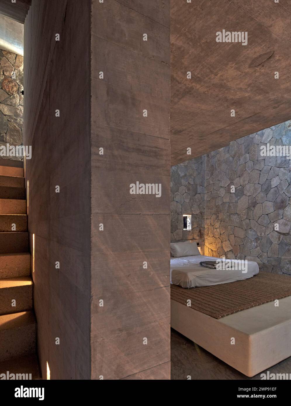 Master Suite. Casa Cometa, Mazunte, Mexiko. Architekt: Mauricio Rocha mit Gabriela Carrillo, 2022. Stockfoto